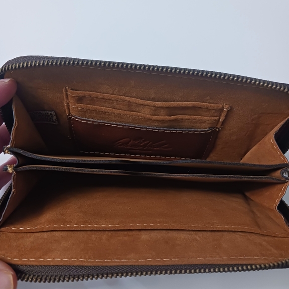 Patricia Nash leather zippered wallet. 8.5'x4'. Mint condition - Picture 3 of 3